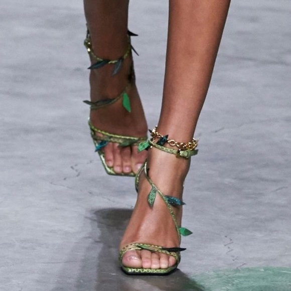 VERSACE PYTHON HEEL - Picture 3 of 10